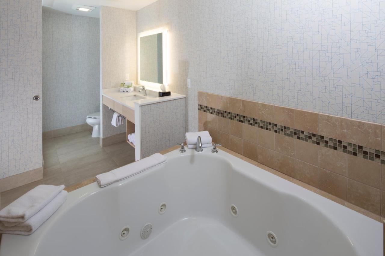 Holiday Inn Express Rochester Hills By Ihg Екстер'єр фото